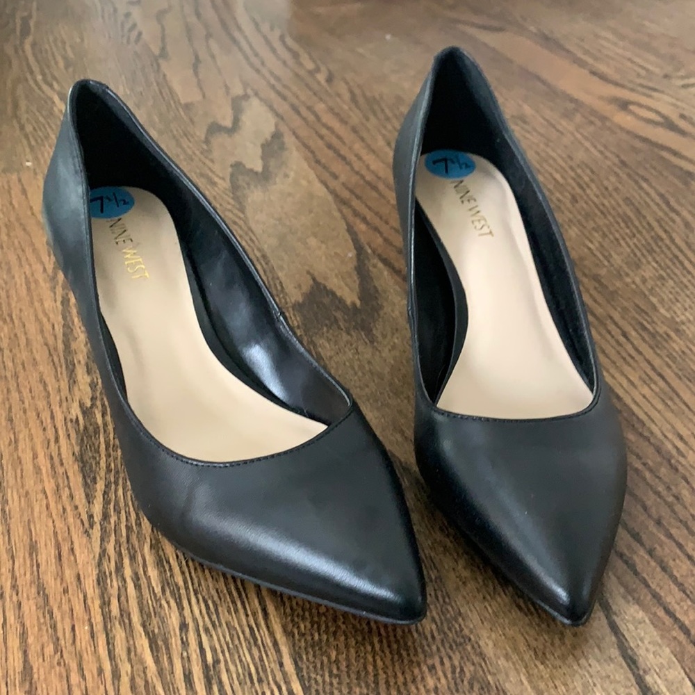 Nine West 7.5 black pointed toe low heel